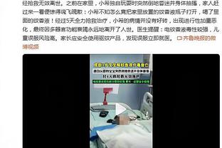 这身穿搭如何？C罗现场观看拳击比赛！